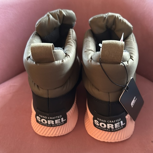 NWT size 7 Sorel Boots - Picture 3 of 5